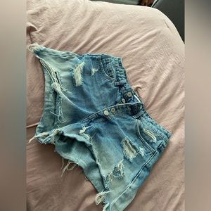 Super cute different color wash jean short